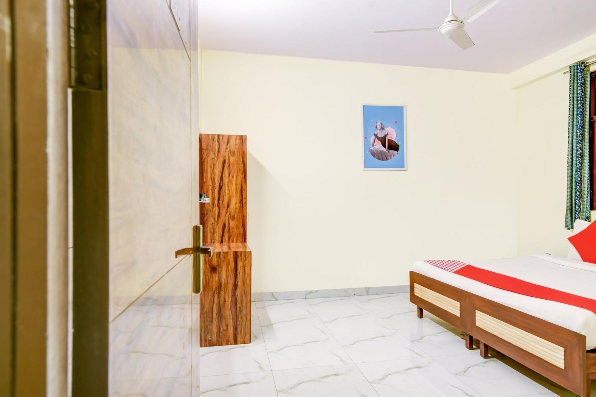 Hotel O 74192 Vishwakarma Palace Dillí Exteriér fotografie